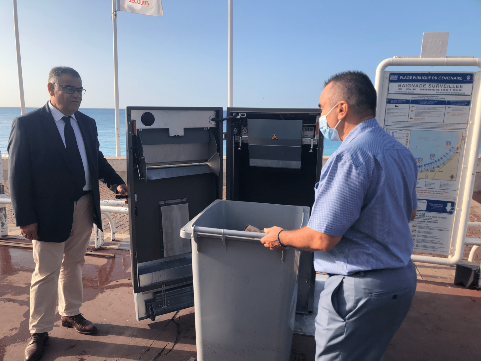 REPORTAGE. Nice : agents sur le pied de guerre et poubelles connectées pour des plages plus propres propreté plages ville nice