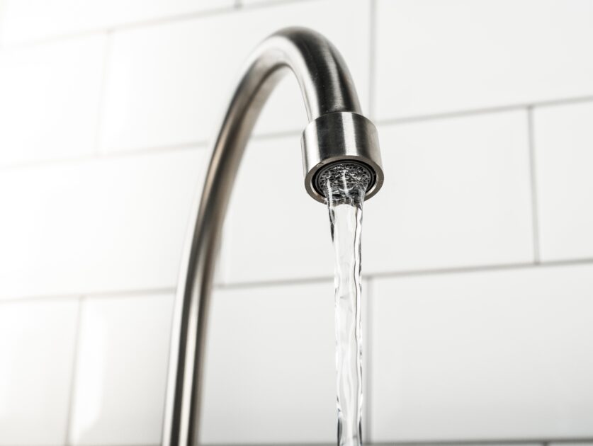 Alpes-Maritimes : les restrictions de l’alerte sécheresse, les communes concernées new and modern steel faucet in the kitchen