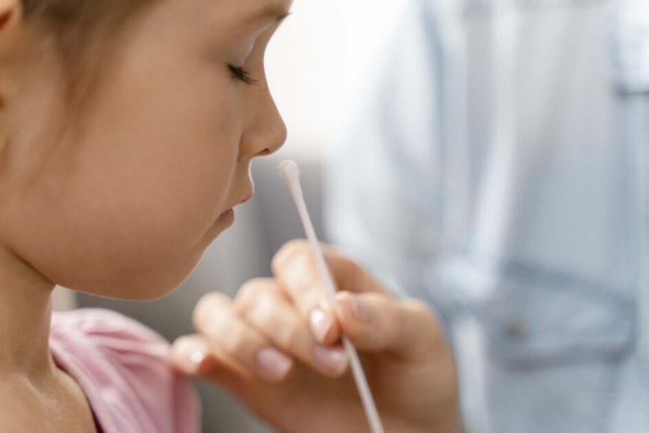 Covid-19, vaccin pour les 5-11 ans dans les Alpes-Maritimes : les infos pratiques, le niveau de circulation du virus covid test enfant
