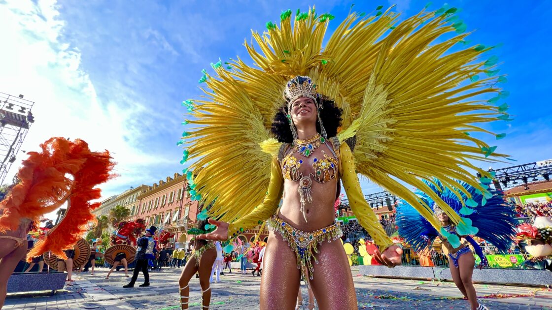 Nice : nos 21 photos pour revivre la bataille de fleurs du Carnaval ! nice carnaval 2022 bataille fleurs