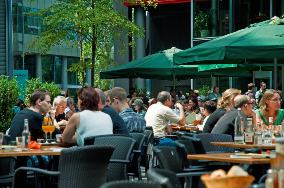 Conso : manger au restaurant pourrait bientôt vous coûter plus cher 5945098978 cf44381b28 o