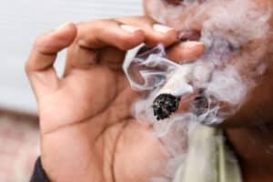 fumeur cannabis drogue