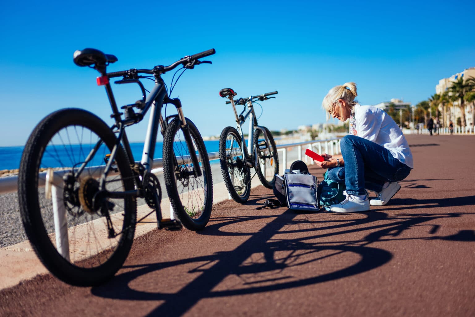 La piste cyclable Nice-Monaco au point mort? Les usagers réclament de vrais aménagements Nice piste cyclable