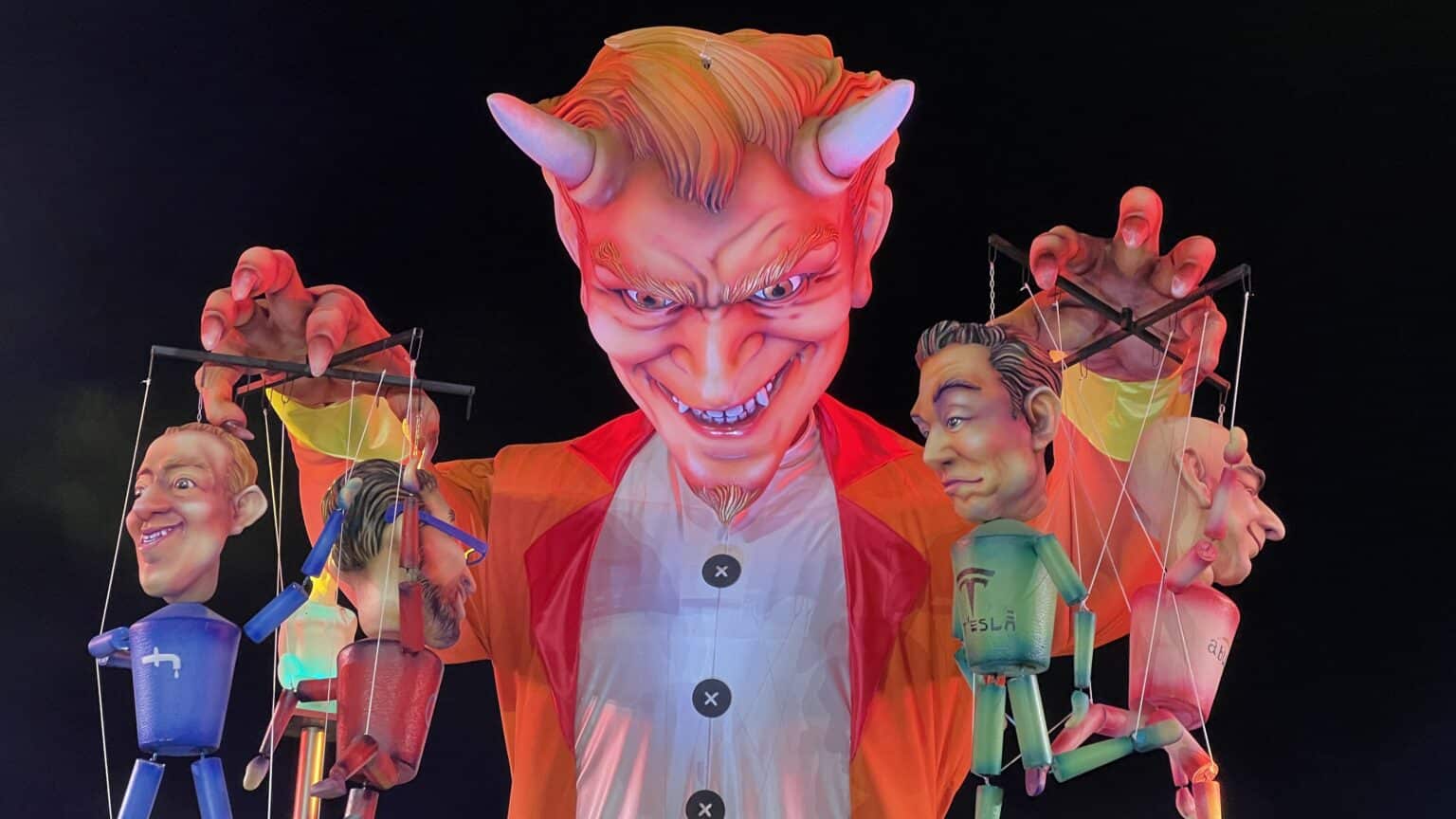 « Monopofric »: au Carnaval de Nice, ce char dénonce Elon Musk et les géants de la tech carnaval de nice