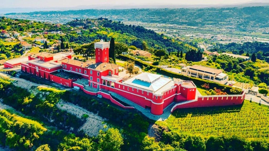 Nice château crémat