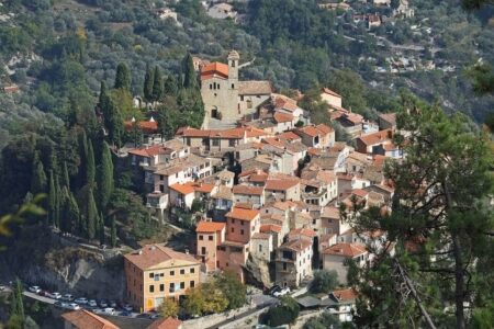 Vue aerienne de Coaraze