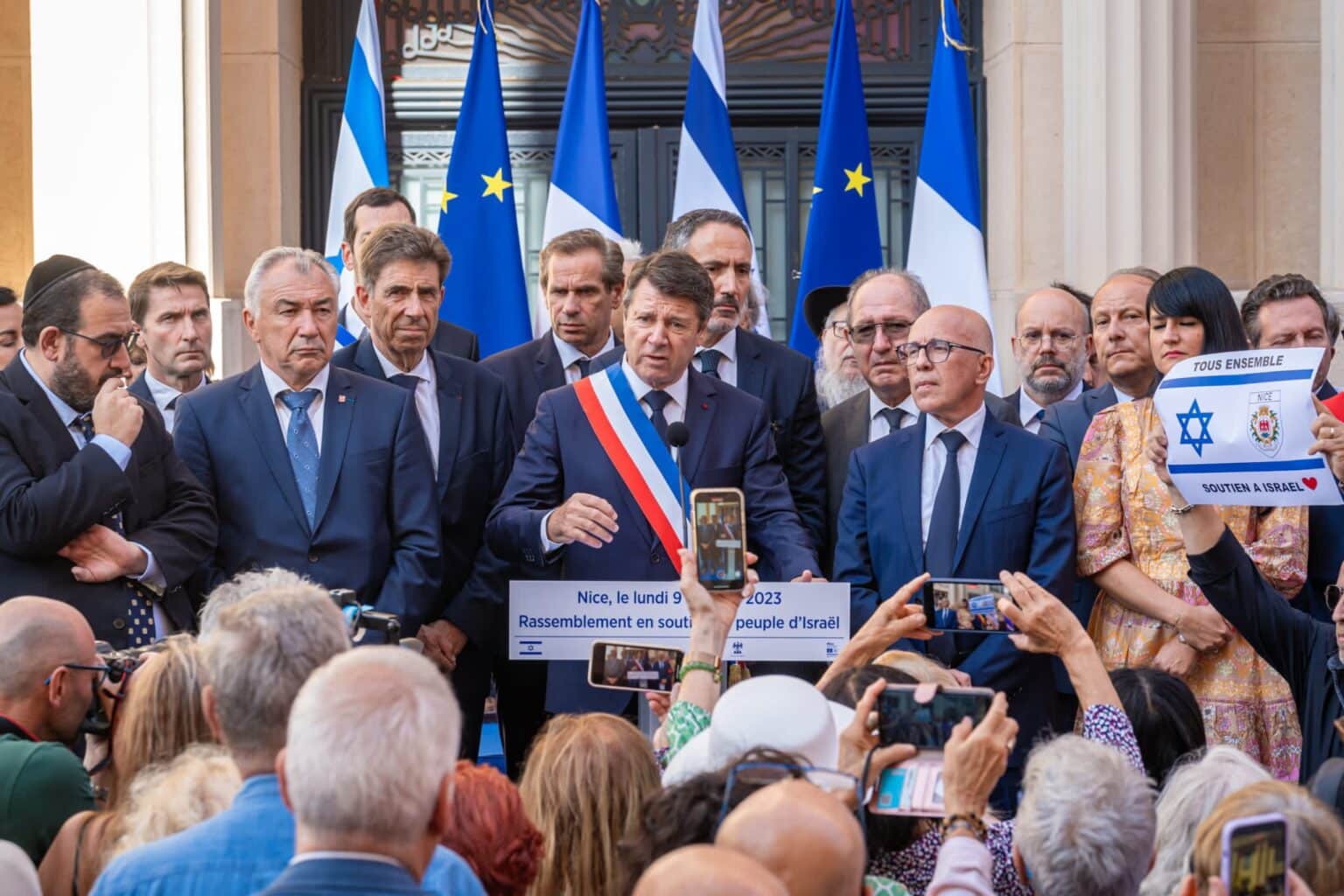 Le Collectif citoyen 06 dénonce le soutien affiché par la Mairie de Nice à Israël : « que fait ce drapeau sur l’Hôtel de ville ? » F8AE1u3bAAASm5l