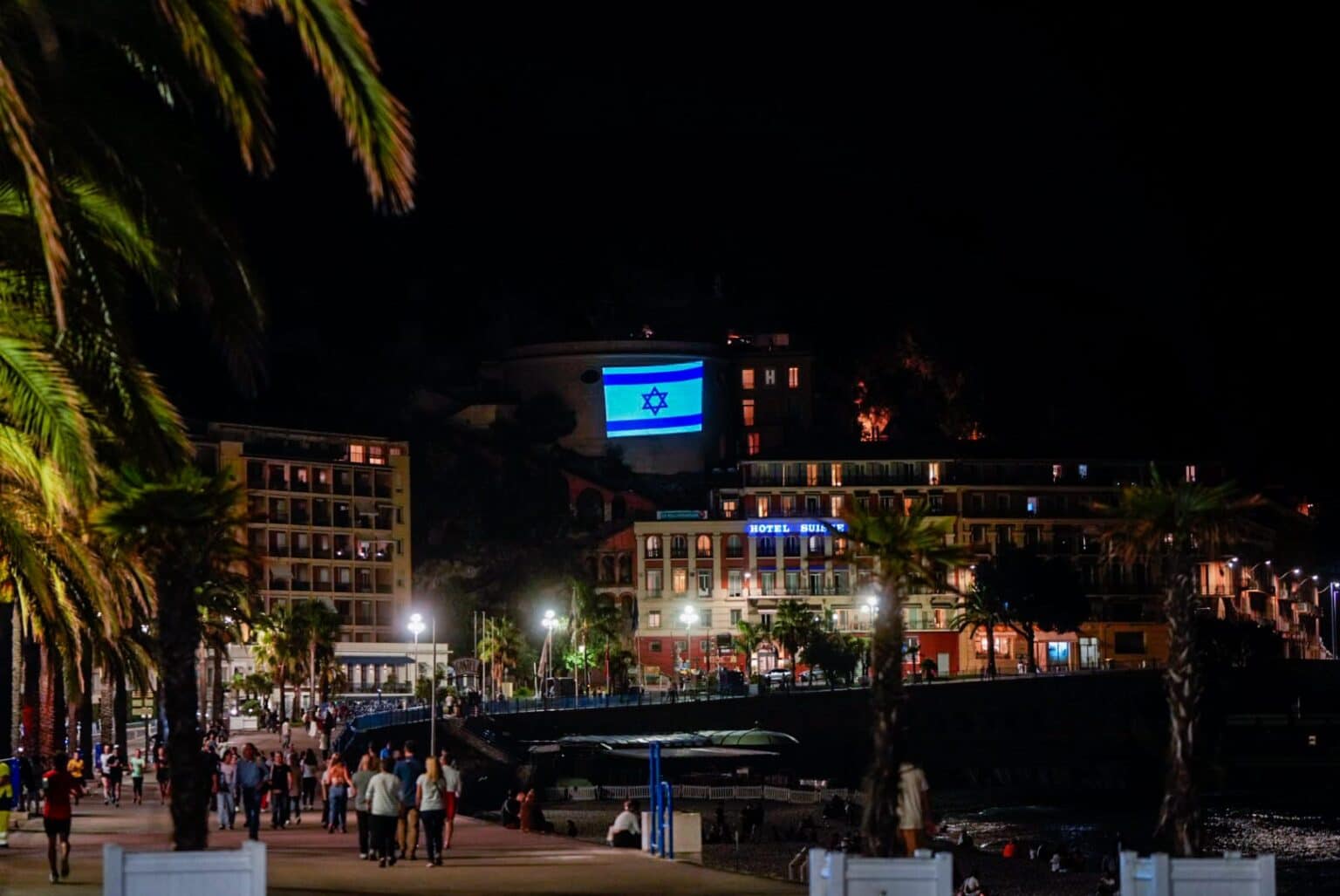 À Nice, partout la solidarité avec Israël F8BH8jmWkAAMjgK