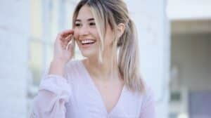 Dépression - Sourire - Femme - Billets pas cher - Yoga