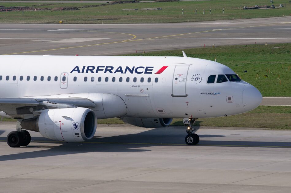 Ligne Nice-Paris : « 90 % des capacités actuelles maintenues » promet Air France plane 2152716 1920