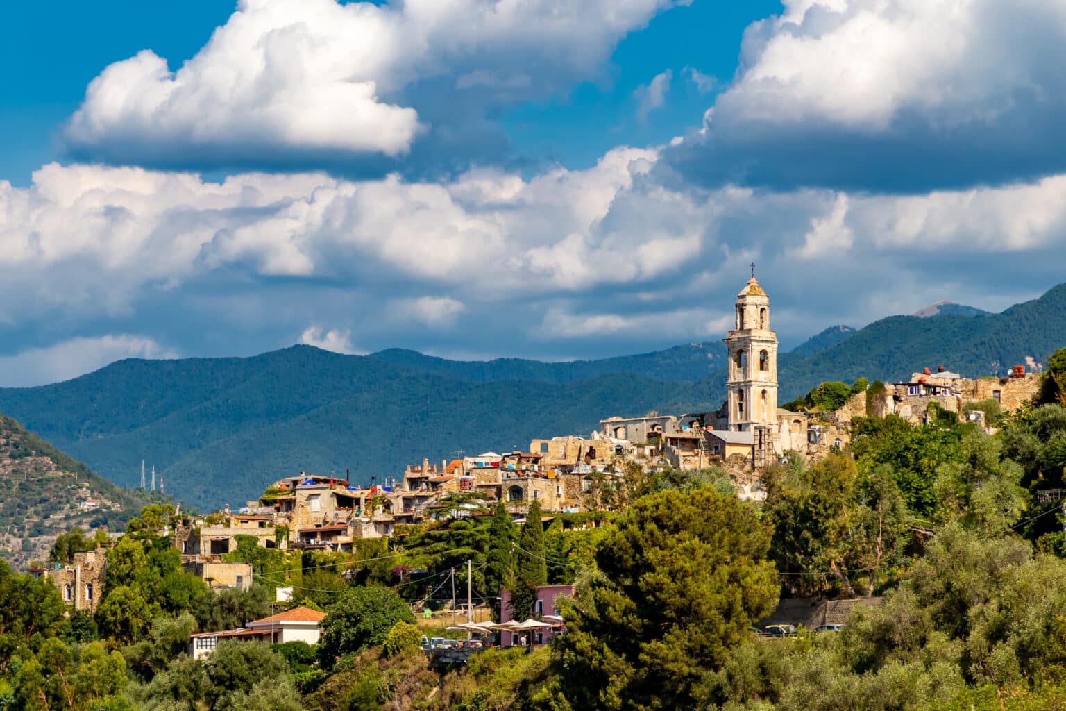 Zoom sur Bussana Vecchia, village splendide à moins de 70km de Nice Depositphotos 502674184 L