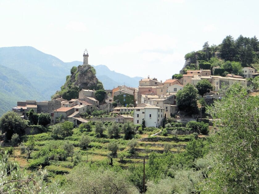 Vue de Sigale a partir de la route de Roquesteron