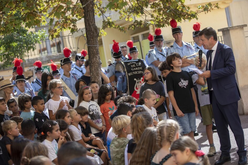Lever de drapeaux et Marseillaise : la mairie de Nice veut plus de République dans ses écoles primaires F5MHoqMWAAA3AEf