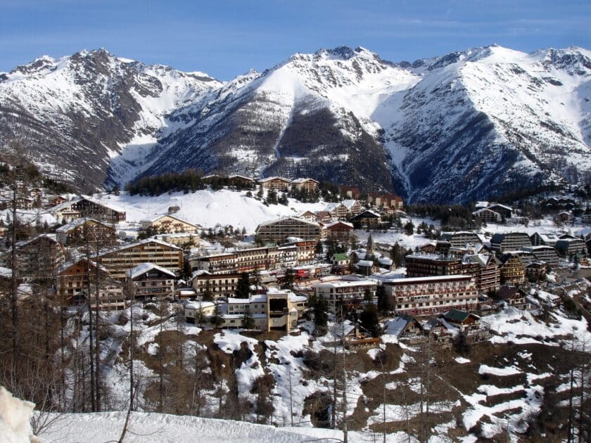 Cette station de ski Nice-Côte d’Azur s’apprête à ouvrir sa galerie d’art à ciel ouvert Auron