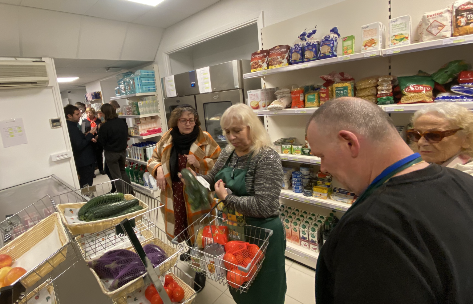 « Un lieu de rencontre et des produits à bas prix » : une épicerie sociale vient d’ouvrir à Nice Nice épicerie sociale