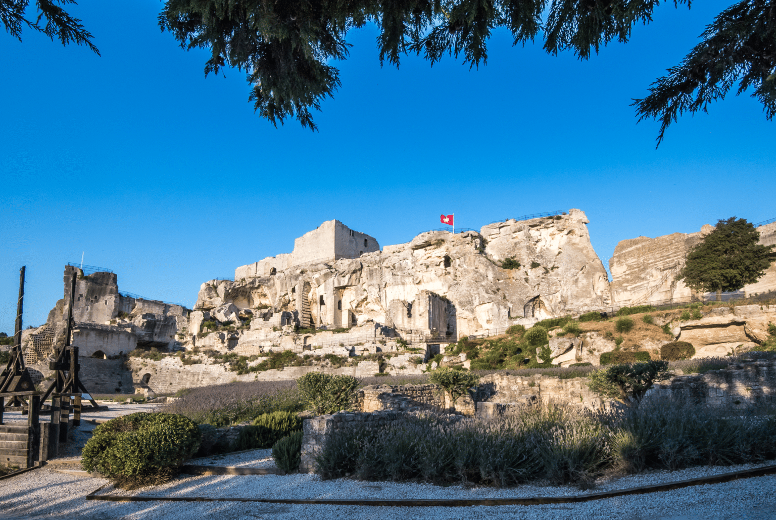 Provence-Alpes-Côte d’Azur : visitez gratuitement le château de ce village provençal, classé parmi les plus beaux de France village beaux-de-provence