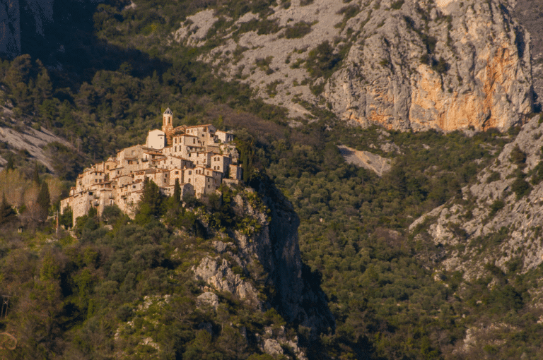 Près de Nice, zoom sur un sublime village médiéval perché à 400m d’altitude Peillon 2