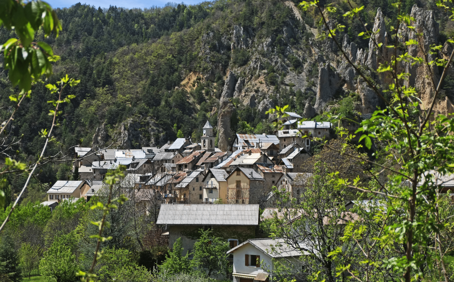 Provence-Alpes-Côte d’Azur : que voir et que faire à Péone, ancienne forteresse médiévale péone
