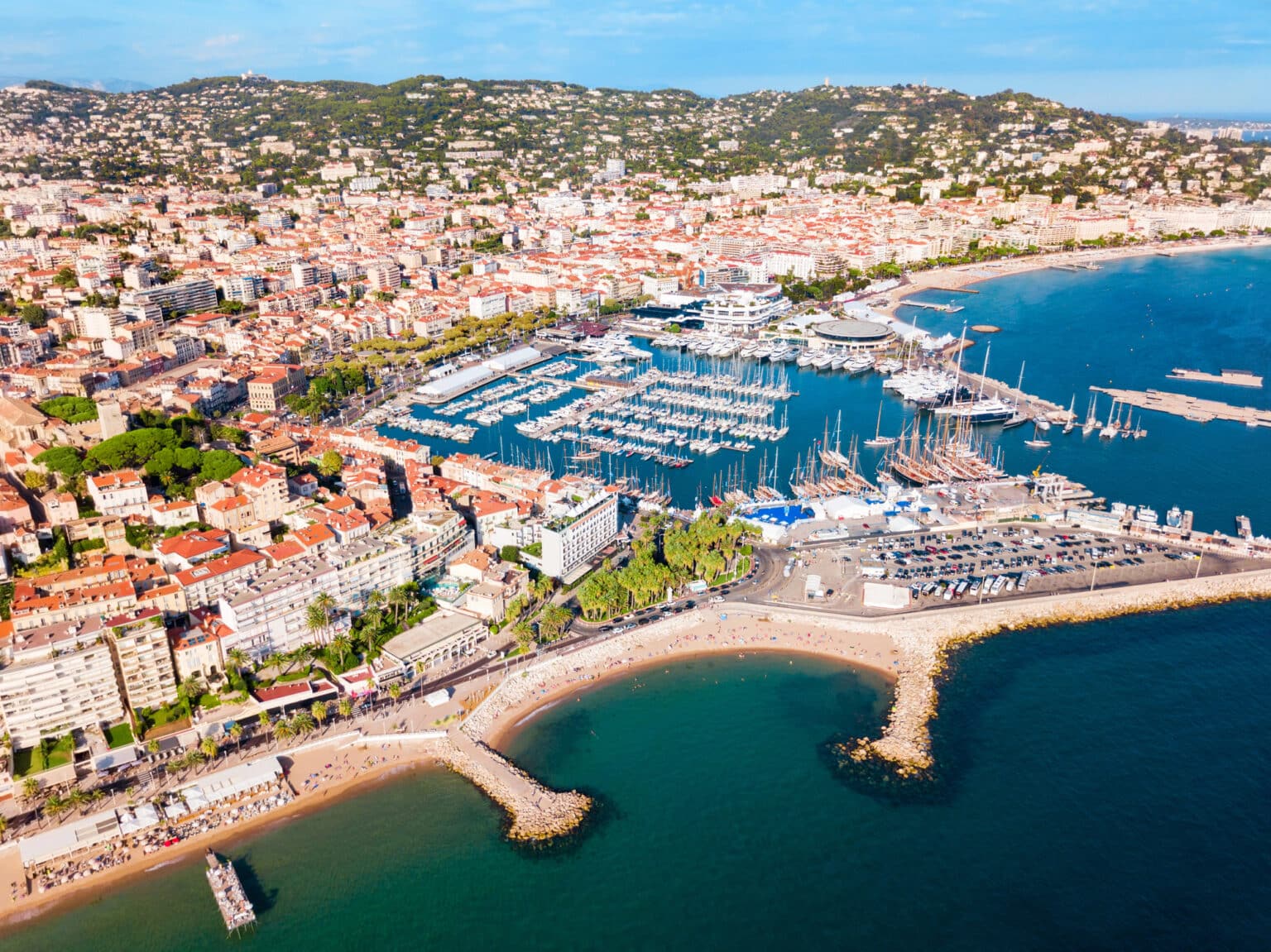 Près de Nice. Cette ville des Alpes-Maritimes classée parmi celles où l’amour est le plus recherché Cannes alpes-maritimes