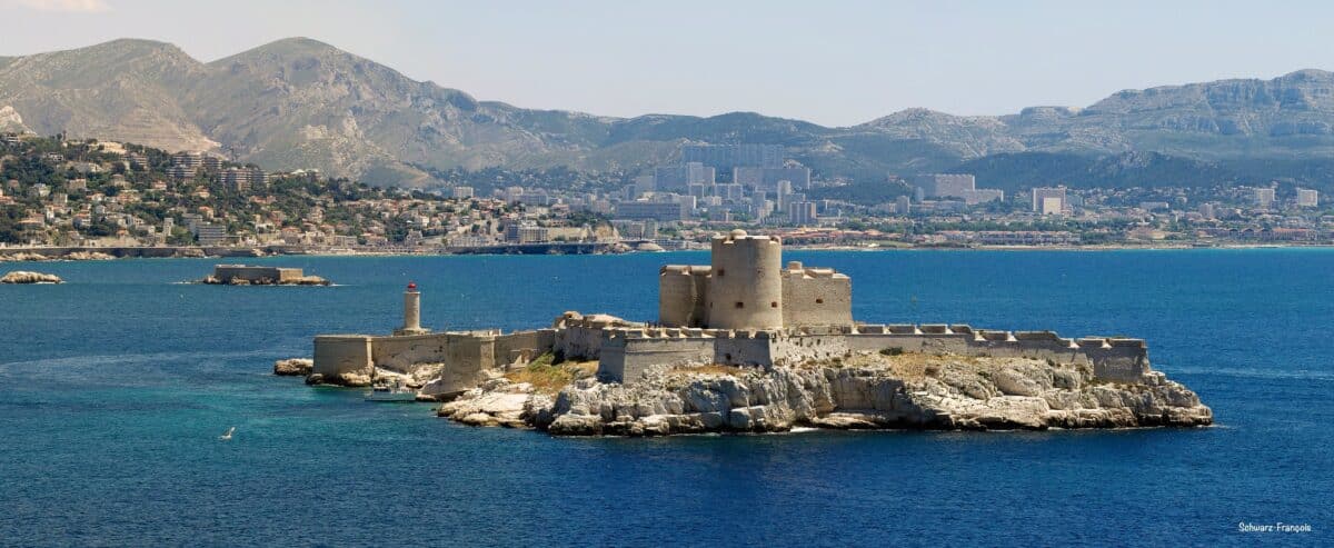 PHOTOS. Provence-Alpes-Côte d'Azur : plein zoom sur ce sublime château de la région de Marseille 1 14119513438 b5da7b1706 k