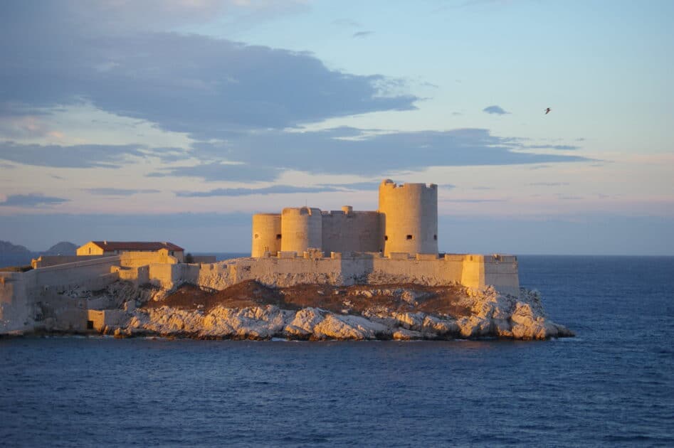 PHOTOS. Provence-Alpes-Côte d'Azur : plein zoom sur ce sublime château de la région de Marseille 2 1567655365 d7d370da62 k