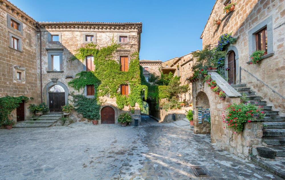 Destination de vacances : en Italie, plein zoom sur le romantique village de Bagnoregio 1 Depositphotos 254898490 XL