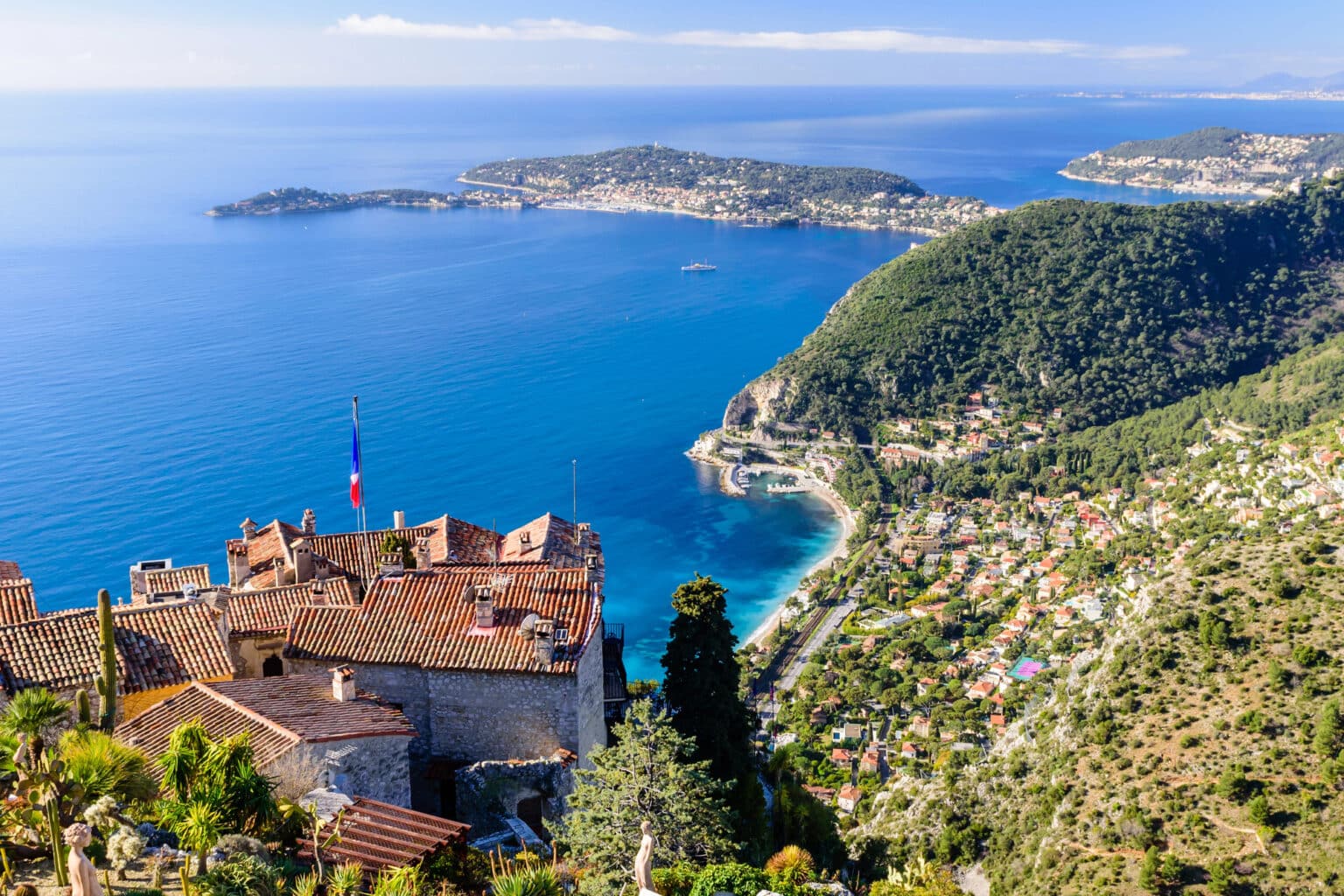 Érosion : sur la Côte d’Azur, des plages et des centaines de bâtiments pourraient disparaître Eze Côte d'Azur