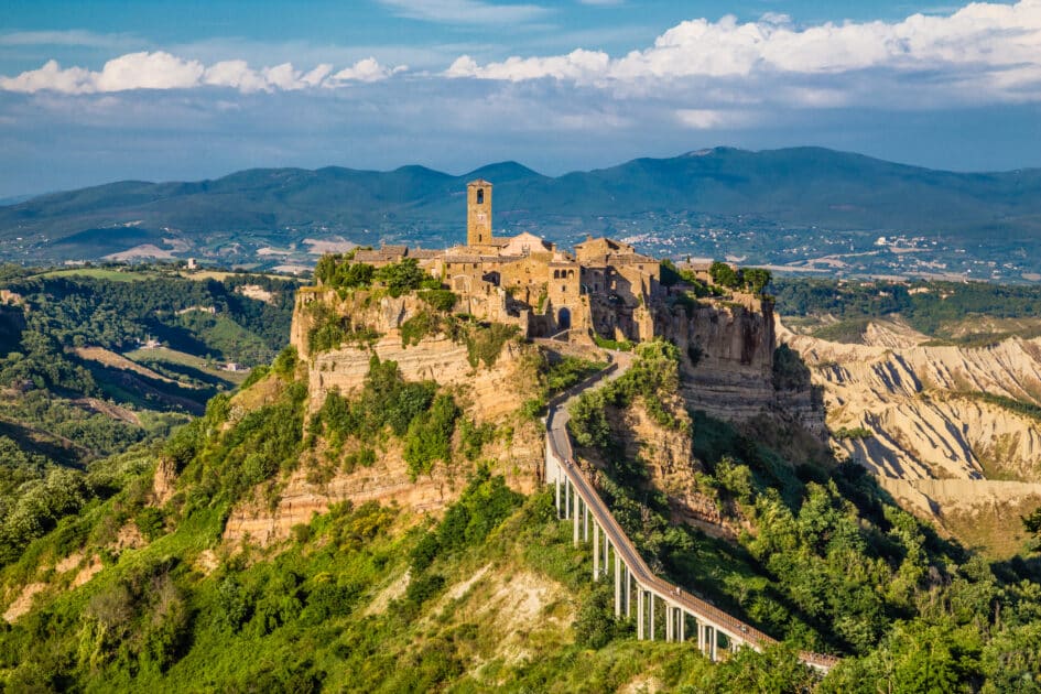 Destination de vacances : en Italie, plein zoom sur le romantique village de Bagnoregio Depositphotos 68473389 XL