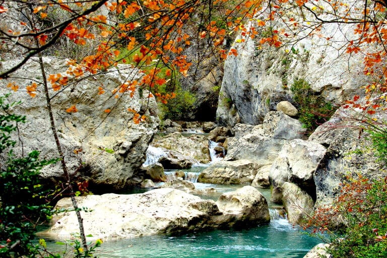 Randonnée, balade en famille… Deux sites en Provence-Alpes-Côte d’Azur parmi les « destinations oubliées » à redécouvrir gorges de trévans alpes-de-haute-provence