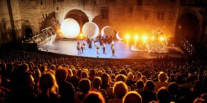 Le Moine Noir de Kirill Serebrennikov lors du Festival dAvignon au Palais des Papes 1920x960 1