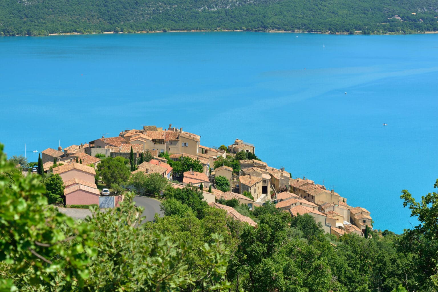 Provence-Alpes-Côte d’Azur : cette commune vous offre un panorama splendide sur son lac provence-alpes-côte-d'azur sainte-croix-du-verdon