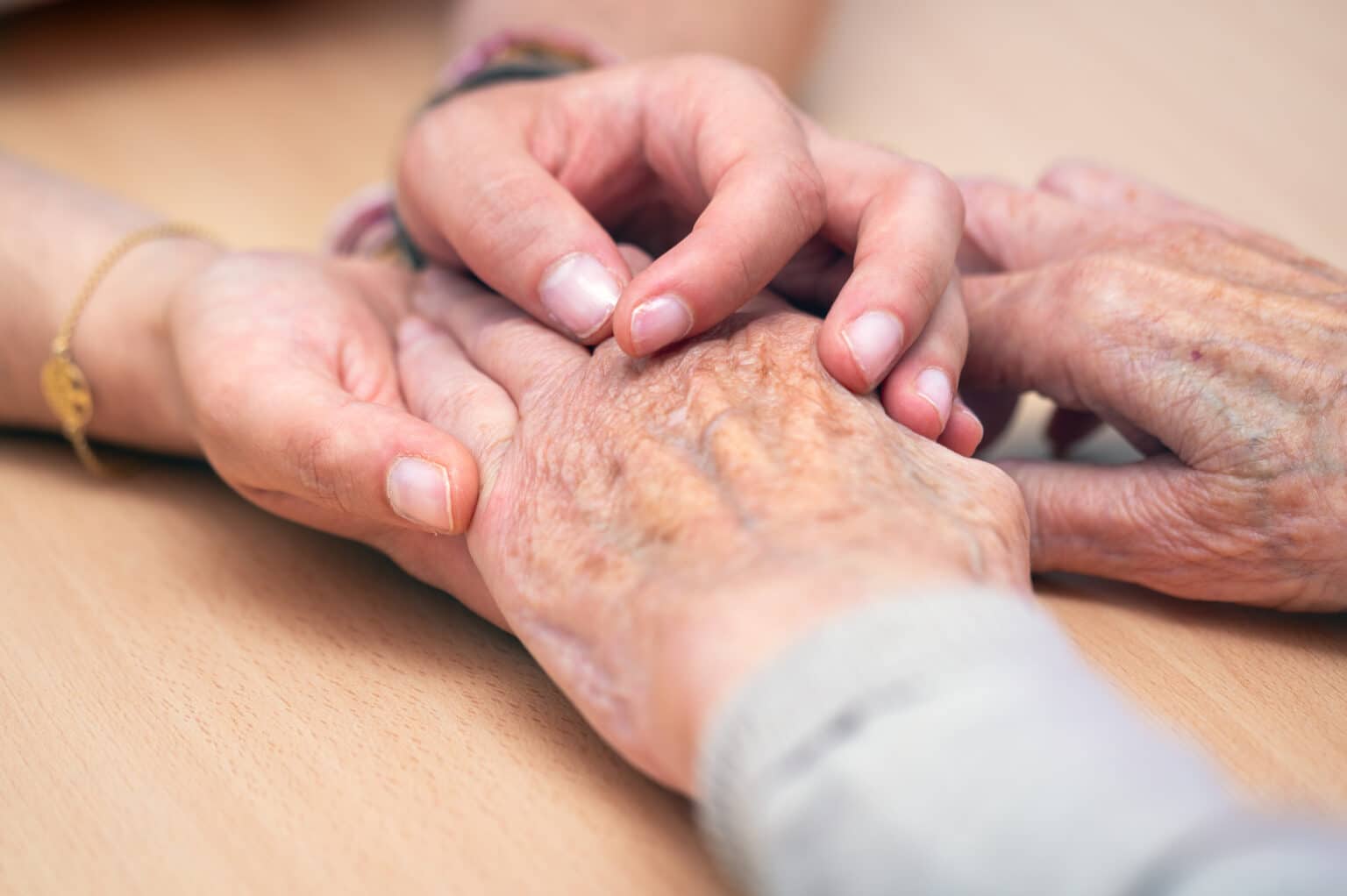 Canicule à Nice : avec les fortes chaleurs, 2.500 personnes isolées à accompagner seniors personnes âgées
