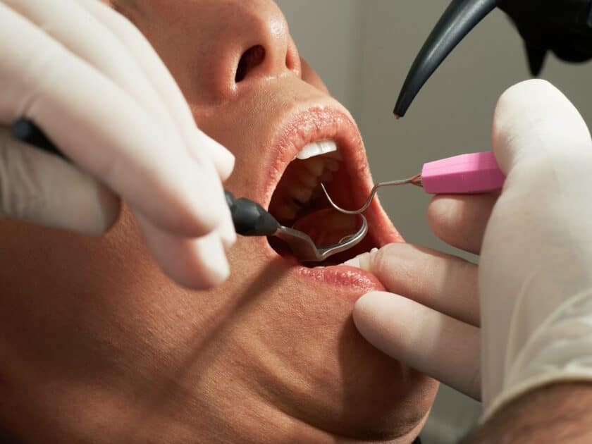 Consulter un dentiste : tout ce qu’il faut savoir ! dentiste