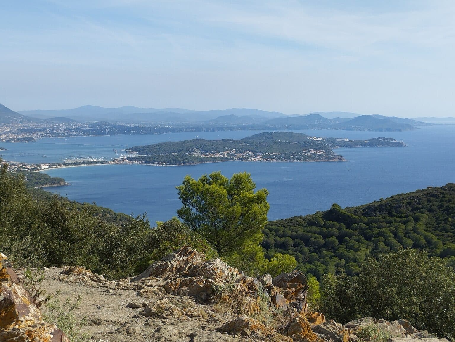 Provence-Alpes-Côte d’Azur : plein zoom sur cette incroyable balade entre terre et mer dans le Var Cap Sicie Les Sablettes Saint Mandrier depuis Notre Dame du Mai Six Fours les Plages Var