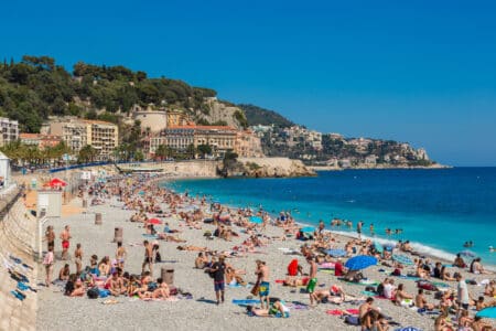 plage nice touristes