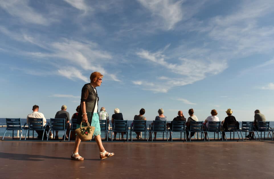 promenade des anglais nice chaises bleues