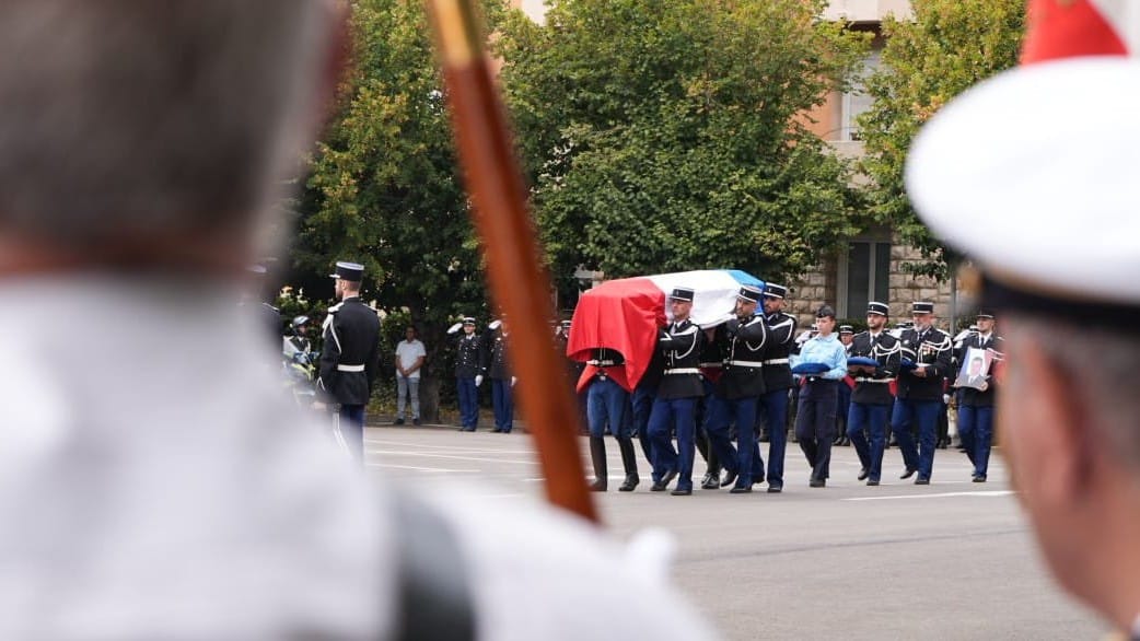 Gendarmé renversé : crime sur la Côte d’Azur GWeu j2WMAAK m4