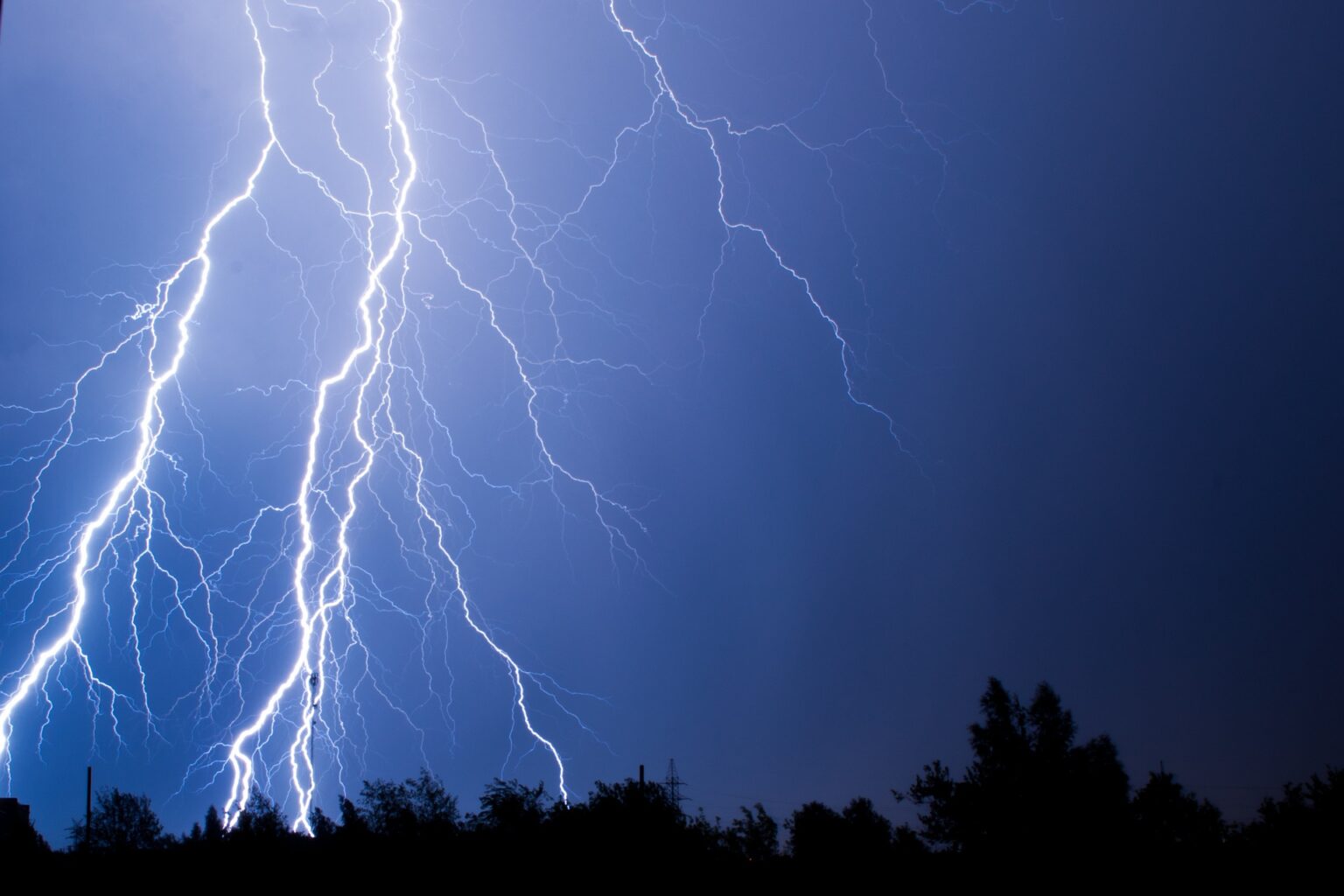 lightning 4013537 1920