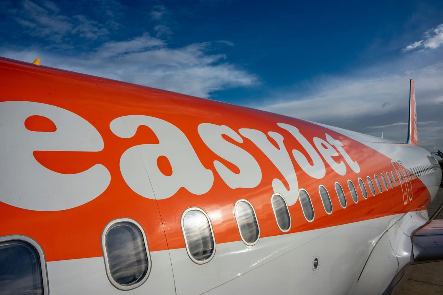 Frayeur à l’aéroport de Nice : deux Airbus A320 frôlent la collision en pleine nuit, les enquêteurs du BEA mobilisés en urgence easyjet