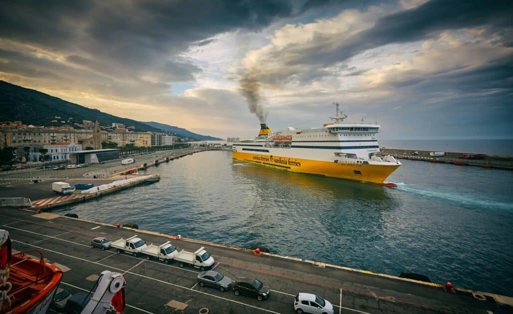 Corse : crise ouverte dans les ports et aéroports vidar nordli mathisen ZjpWBjAvGZI unsplash