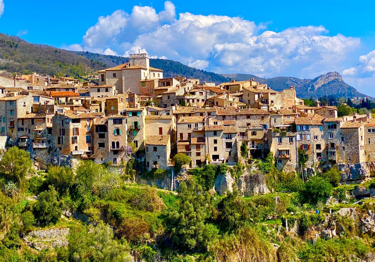 Provence-Alpes-Côte d’Azur : Fête de l’oranger, de la violette… Ces traditions à redécouvrir dans le département de Nice ! Tourrettes-sur-Loup