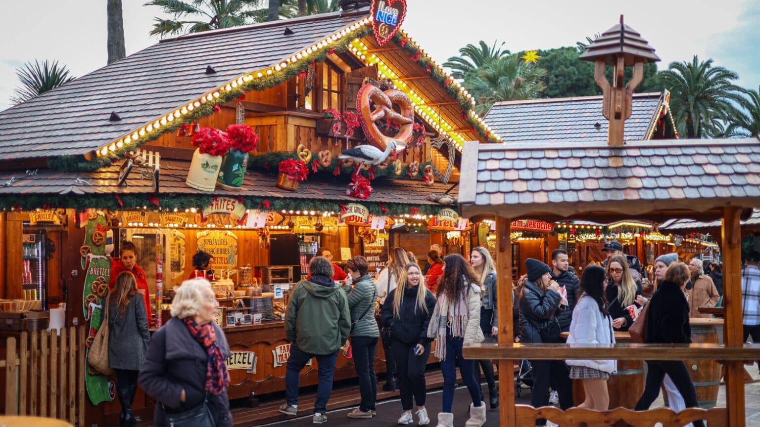 Nice : « bien trop d’attente », « très beaux chalets », « offre variée »… Sur place, vos avis sur le Village de Noël ! 1 7