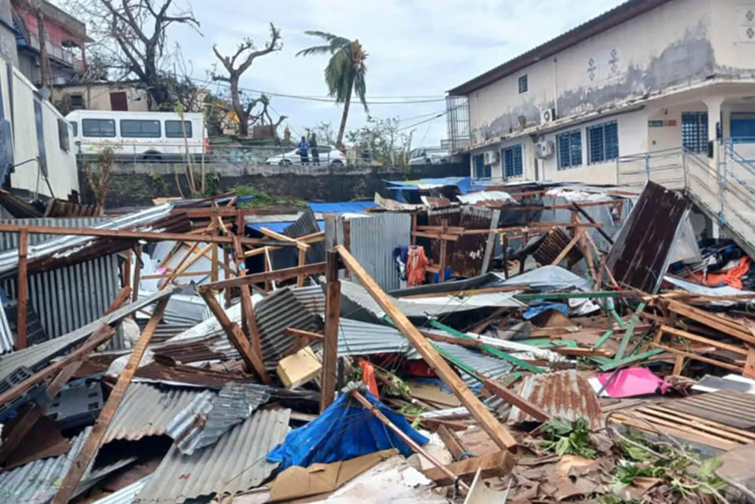 Catastrophe de Mayotte : aide de 100.000 euros, experts, appel aux dons… Christian Estrosi promet la mobilisation de Nice AFP 20241215 36QE6Q9 v3 HighRes FranceOverseasWeatherCyclone