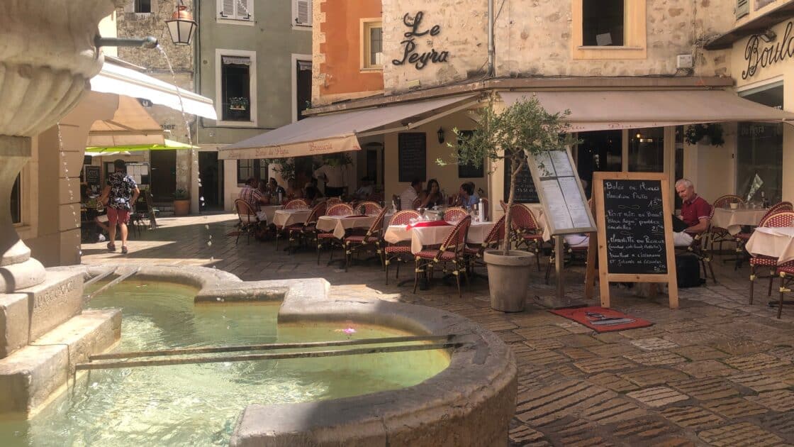 Près de Nice : arbre de 500 ans, trésors méconnus, cadeau d'Henri Matisse... 5 anecdotes sur Vence que vous ignoriez peut-être 3 1 2