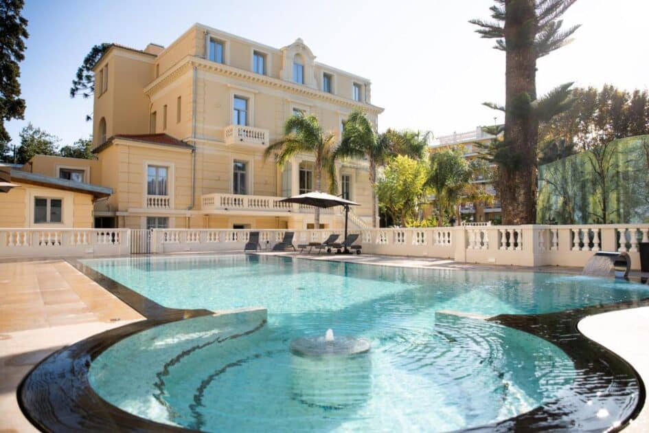 Dans cette cité de rêve en Provence-Alpes-Côte d’Azur, cet hôtel de la Belle Époque vient de décrocher sa 5e étoile : il rouvre bientôt, après de larges travaux 245893960