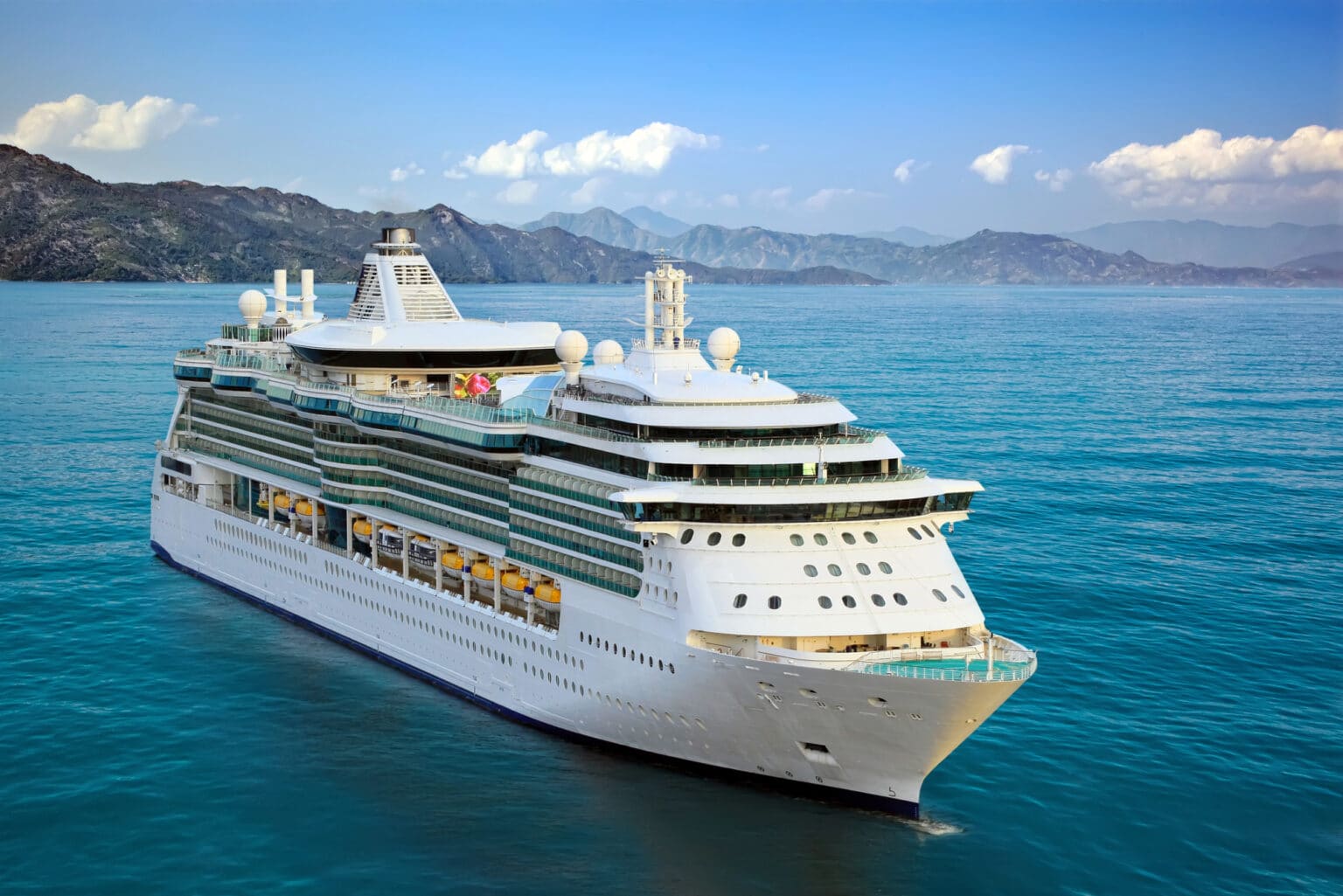 La stupeur du secteur des croisières face à l’interdiction des grands paquebots autour de Nice : un vrai tournant contre le surtourisme en Méditerranée ? Croisière