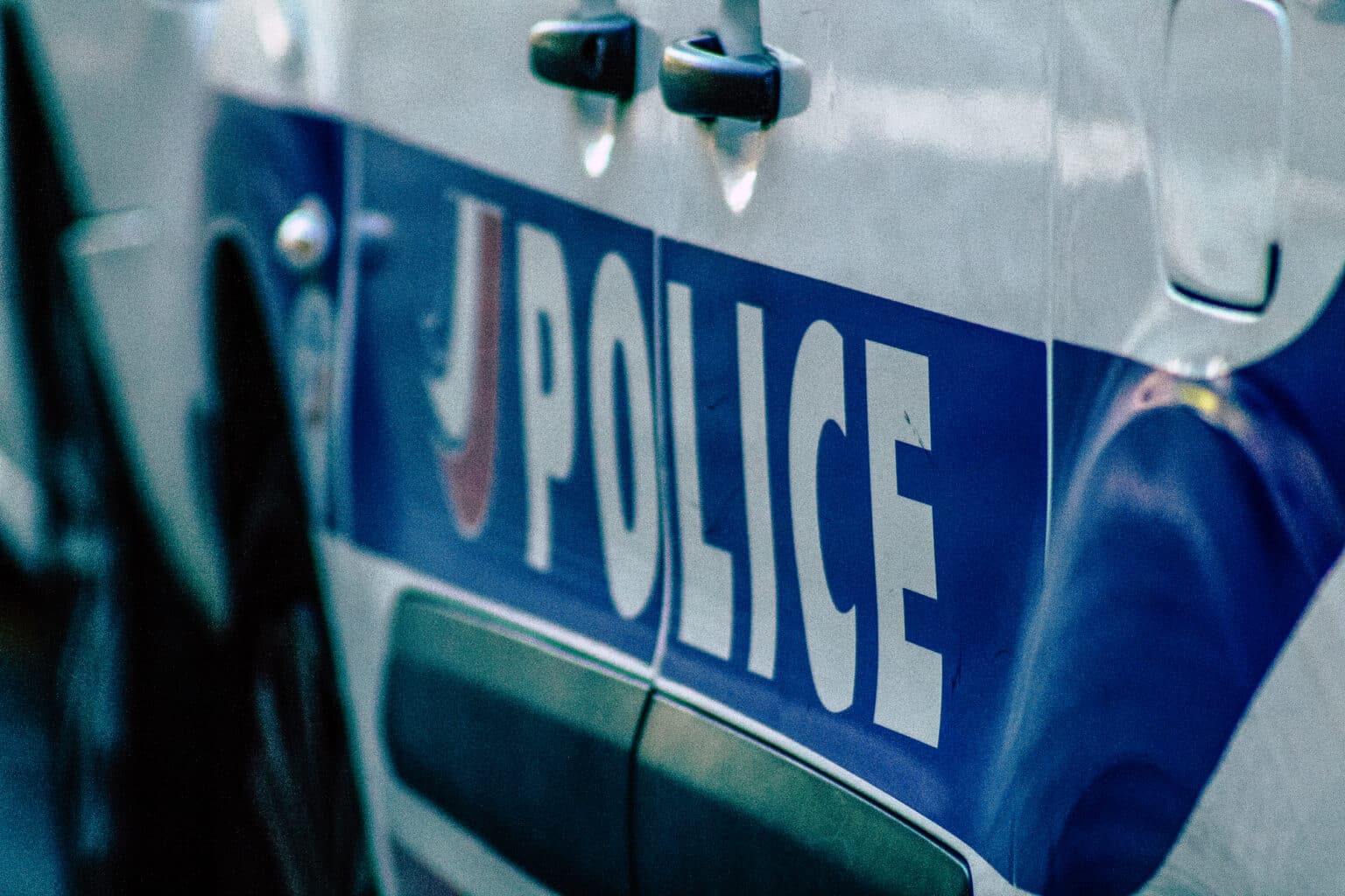 Attaque au couteau : fiché S, l’assaillant d’Antibes a « entendu des voix » avant de semer la terreur et était passionné de tueurs en série police faits divers
