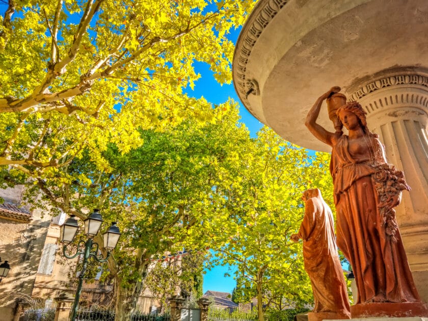 En région Provence-Alpes-Côte d’Azur : découvrez ce village authentique au cœur des Alpilles, entre huiles d’olive et traditions provençales maussane