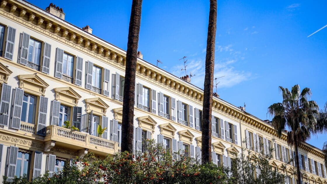 Petits palais, église, monuments... Les façades de ce quartier de Nice sont exceptionnelles, suivez le guide : "toute l'élégance du patrimoine niçois" 5 2 7