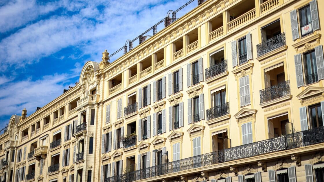 Petits palais, église, monuments... Les façades de ce quartier de Nice sont exceptionnelles, suivez le guide : "toute l'élégance du patrimoine niçois" 6 3 6